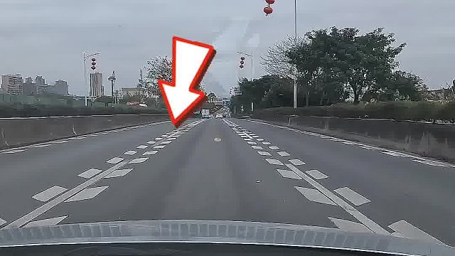 你知道这样的先到底能不能变道超车? #汽车知识  #驾驶技巧