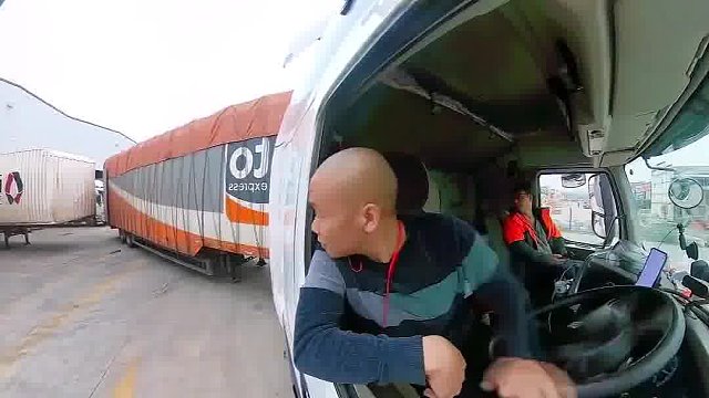 挂车开的是技术，客车开的是安全，小车开的是素质