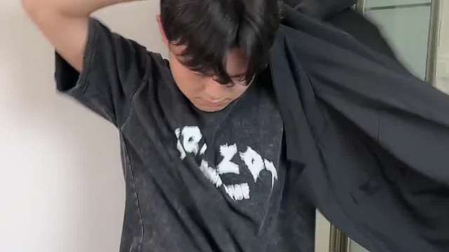 你是年少的欢喜，倒过来也一样。