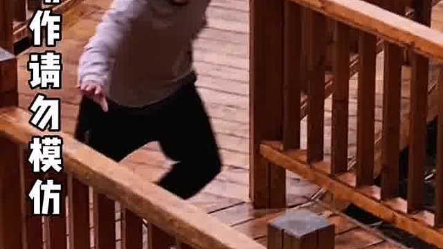 每一次跌倒都是为了更好的起跳，向未来奔跑。