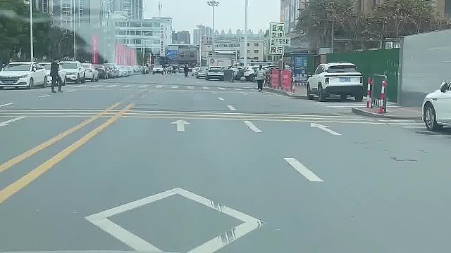 地上的这个凌形是干什么用的呢,现在很多人都不知道 #汽车知识