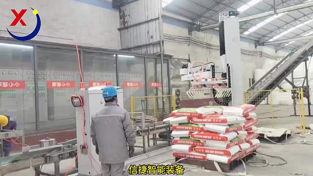 行业竞争残酷，唯有做好质量赢得人心方能长久，立柱机器人肥料码垛