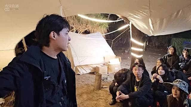 主播在荒岛搭帐篷搭了一天，这还能生存下去吗？