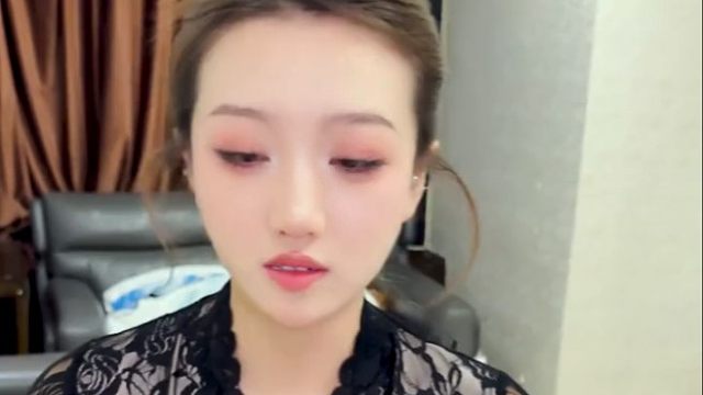 如何用卫生纸加风油精整蛊一下自己的女哥们。