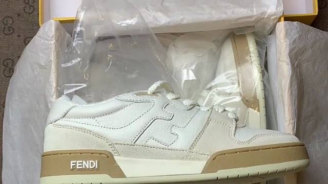 原相机分享开箱奢潮男女颜值百搭板鞋fendi测评