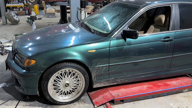 一台车况非常不错的E46，整备一些小细节。
