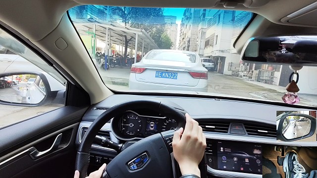 新手学车，新手要学会用科目二的基础在实际中应用。