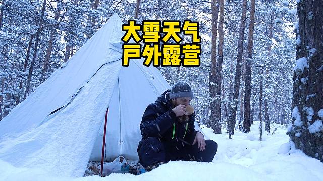 谁能拒绝在睡前刷上一集解压的户外雪中露营