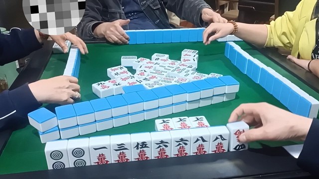 打麻将作弊耍诈手段，真是防不胜防，十赌九诈，看似简单关键时候作用非常大！