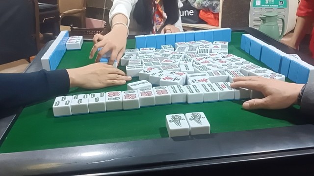 打麻将要有人弃我留的意识！