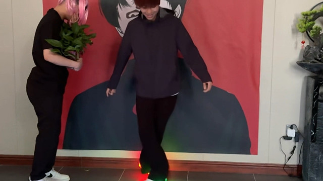 王小贱跳表白舞？