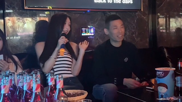 近日宝哥KTV表现，合唱惊呆小妖精，依旧是《花香》拿手，