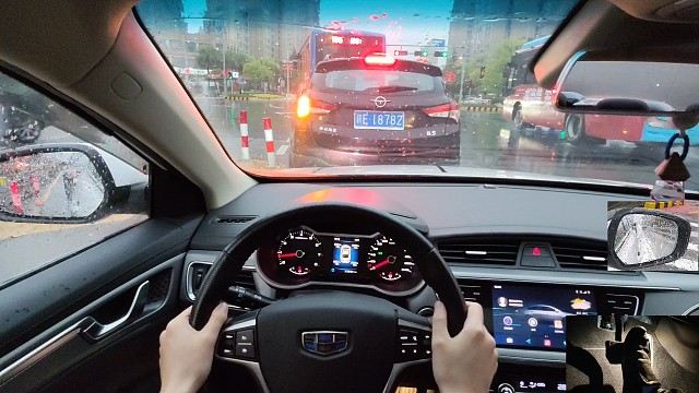 新手学车，防御性驾驶在雨天当中的实际操作。