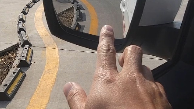 科目二曲线行驶万能点位，曲线走不好的学员仔细看下！