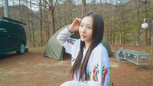 春天来了！ 但是很冷.. 在无人的自然休闲森林里露营