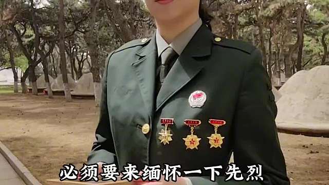 日子很滚烫，又暖又明亮。