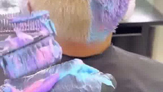 白发人送赤橙黄绿青蓝紫人