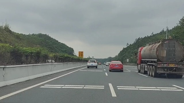 为什么老司机走高速都不走最左侧车道#每天一个汽车用车知识 #车知识分享计划