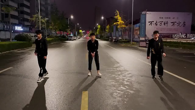 山林不向四季起誓，荣枯随缘。