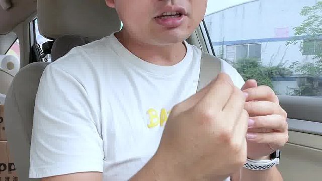 刹车和油门高度 大小不一样,踩的能力度也不一样。 #汽车知识