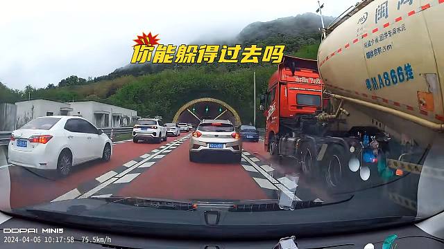 这种隧道拥堵事故，你能躲得过去吗？相信90%司机都能躲得过去