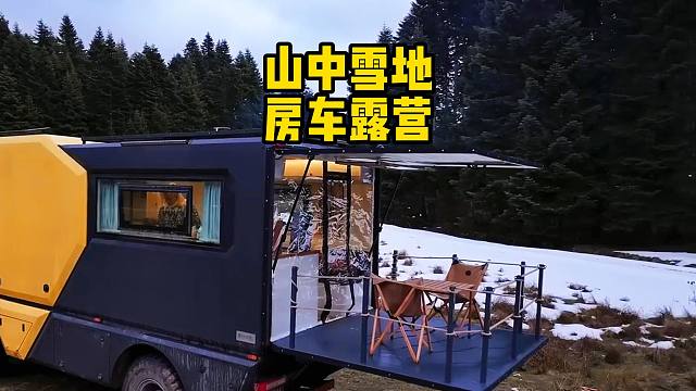 谁能拒绝在睡前刷上一集解压的户外房车露营