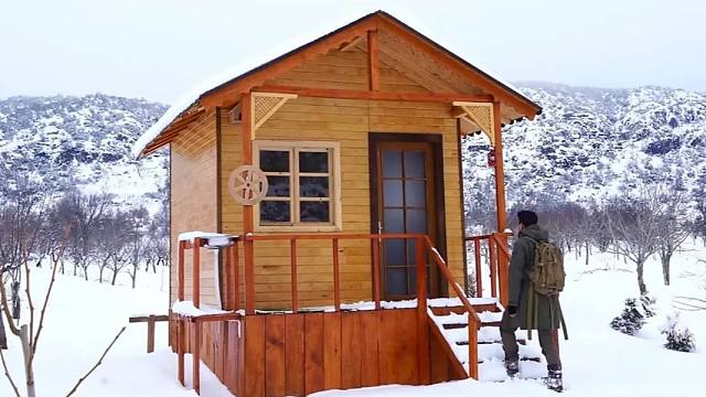 独自前往冰天雪地的农场，方圆数里只有这一栋小木屋，里面好暖和呀