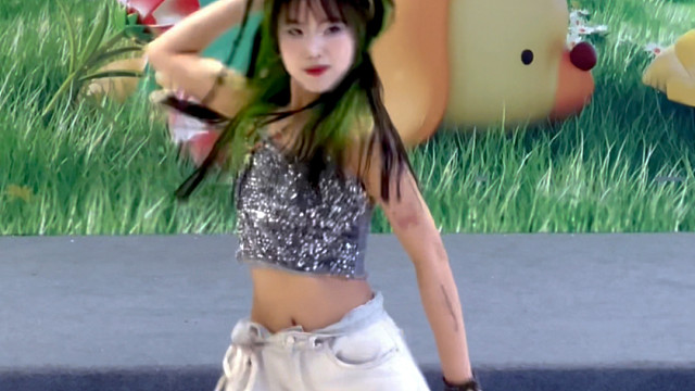 实力还原演唱会Dynamite服装！怎么这首歌也有路演！！