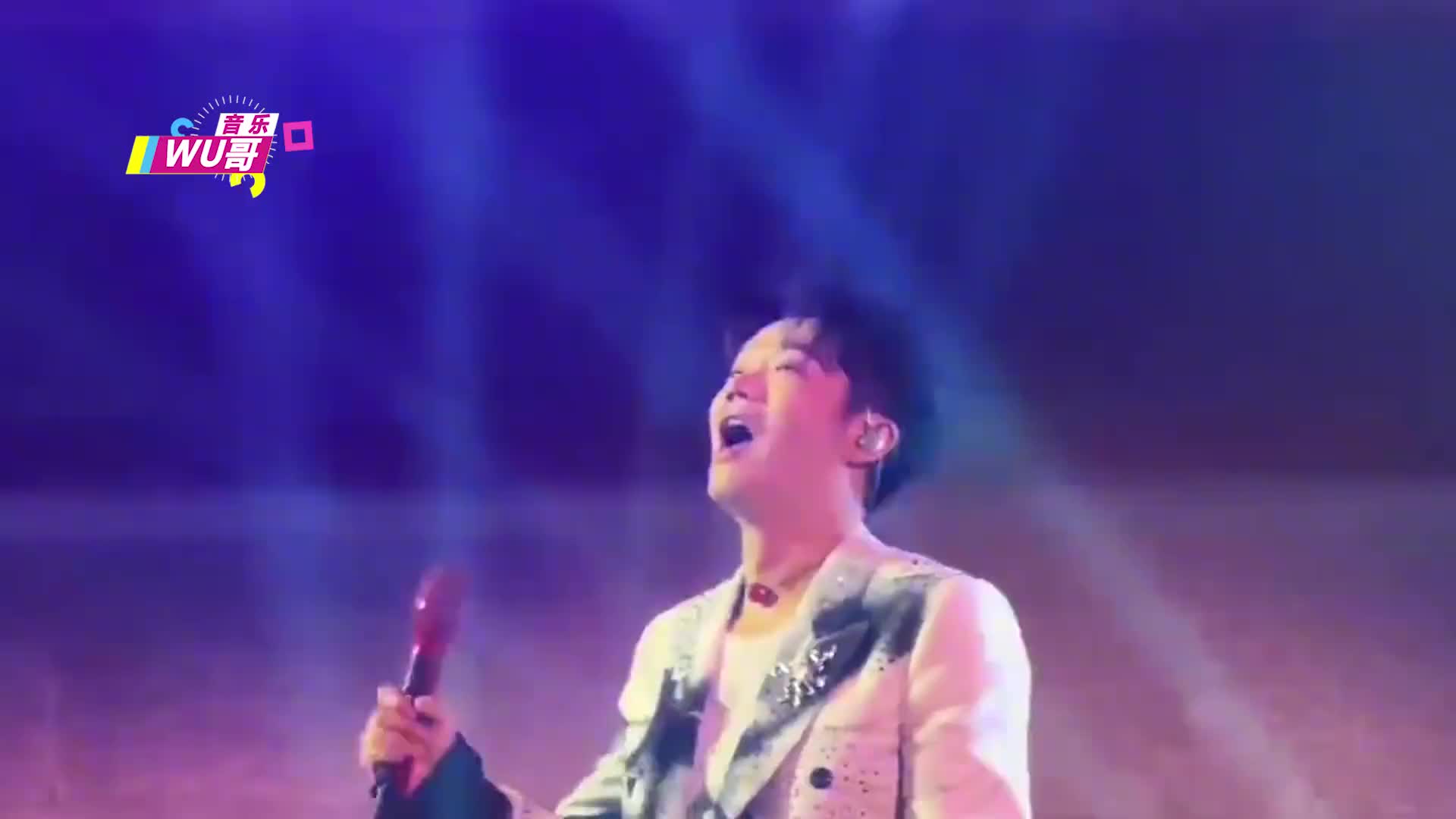 开演唱会的参差有多大？有的引众怒要求退票，有的被迫沦为伴舞 #演唱会 #凤凰传奇演唱会 #凤凰传奇