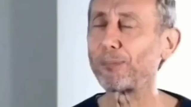 老爷爷：你们别多想，我就过去捡个瓶子而已……