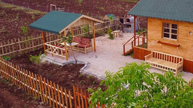 看守千亩农场，木建一个夏日凉亭，奢华的小木屋生活