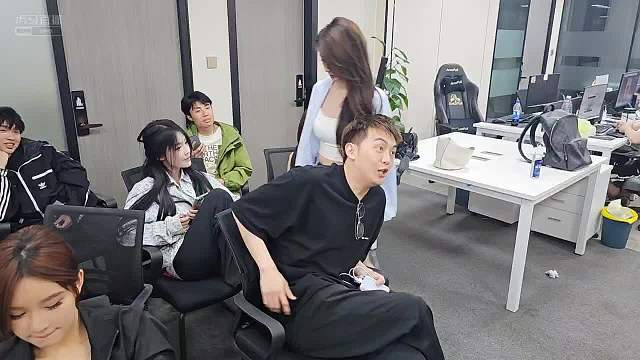 九哥竟不好意思说他的工资？
