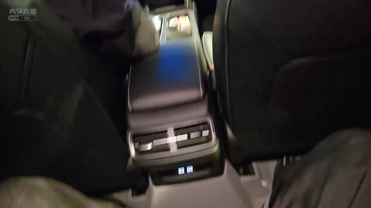 兄弟们，女嘉宾诬陷我们是坏人！