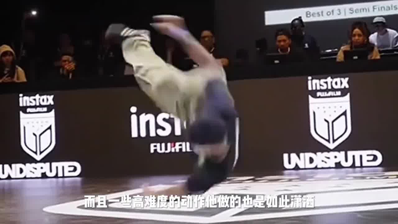 残疾小伙跳街舞也是非常的厉害