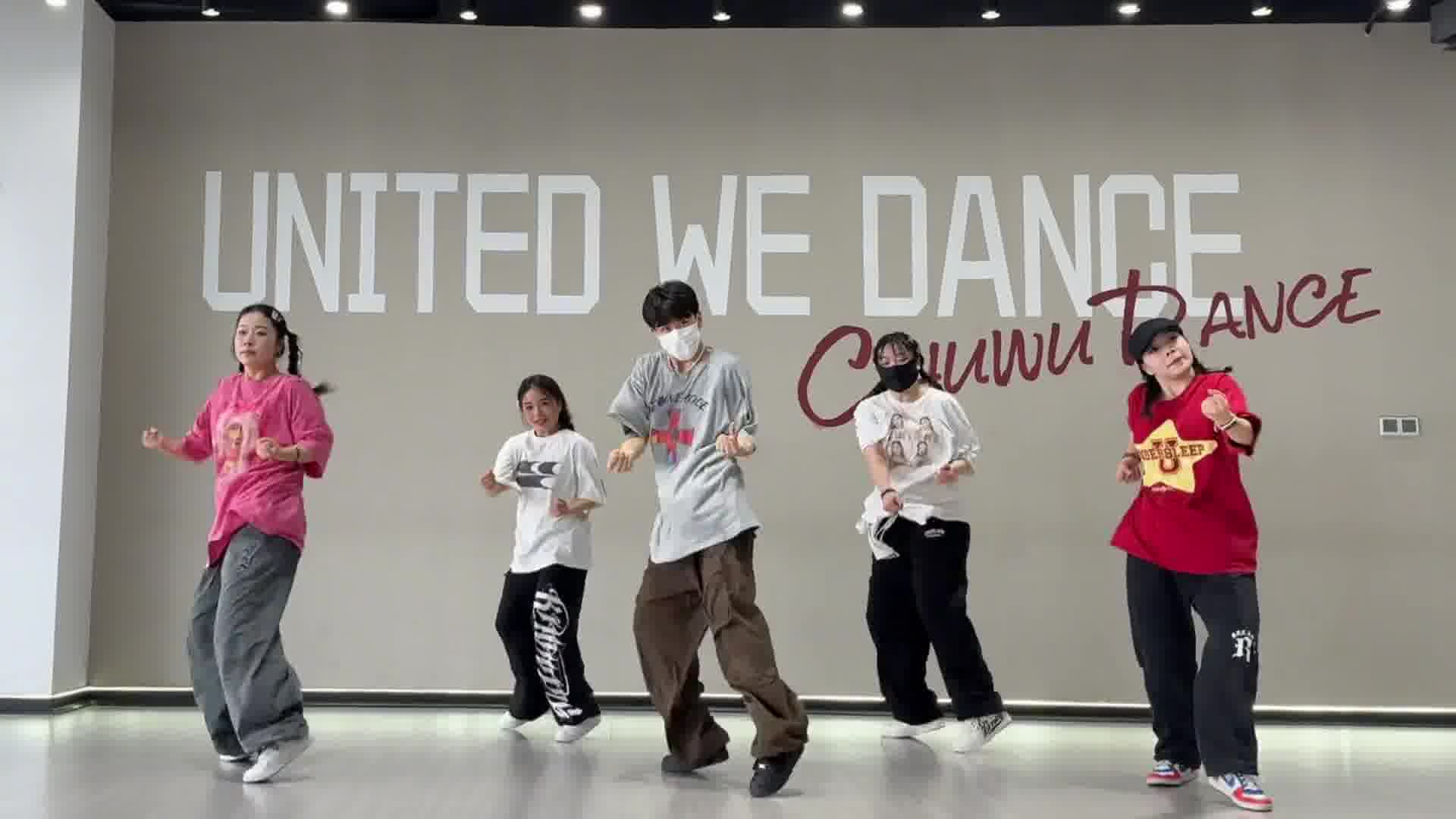 和大家一起跳舞本身就是一件很快乐的事呀#cc编舞 #爱的城堡 #零基础学舞蹈 #街舞