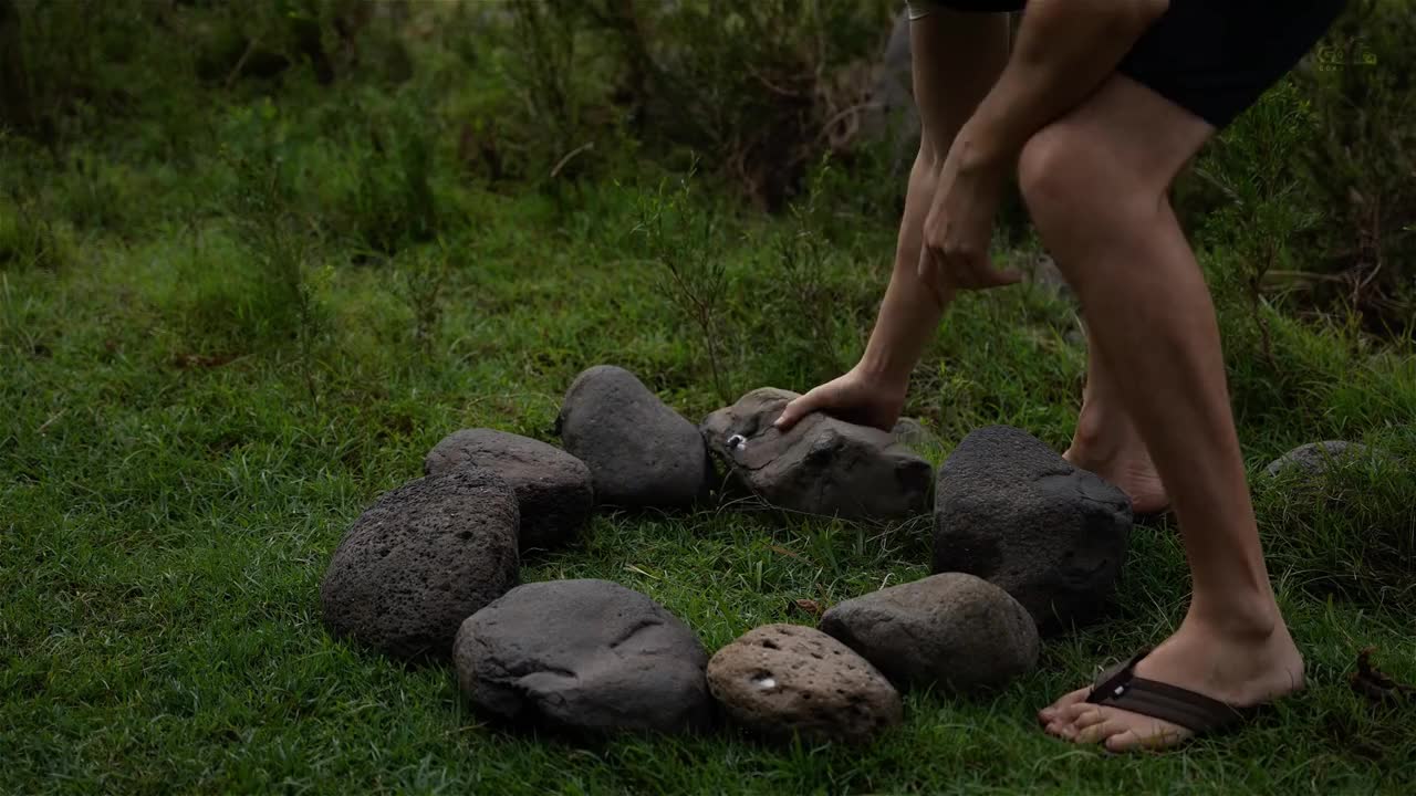 车尾帐篷溪边露营过夜。 #户外露营  #单人露营  #解压  #助眠 