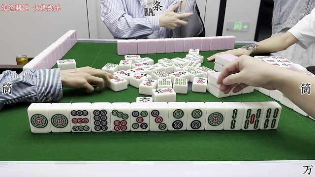 四川麻将:手气这么逆天，还不是稳吃！