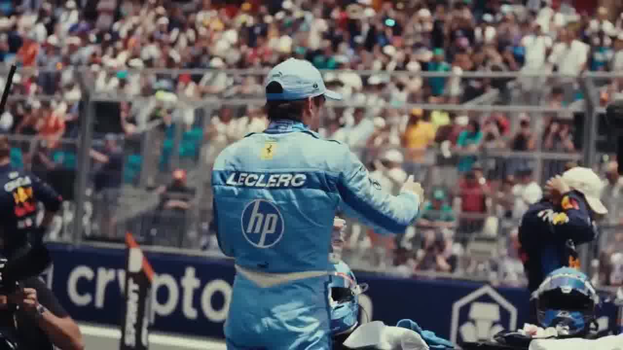 #2024f1迈阿密大奖赛 乐扣跑完冲刺赛下车又跟潘子牵手了～#勒克莱尔 #维斯塔潘 #f1迈阿密大