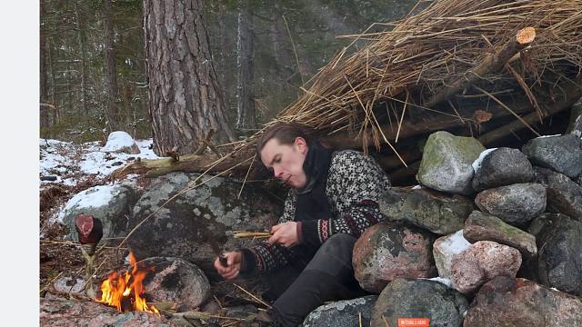 这才是真牛人，在没有睡袋和帐篷的情况下，在孤岛上生存了3天