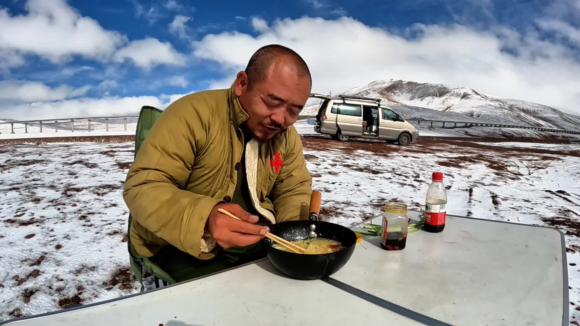 沙和尚逃离西藏冻的受不了，进入青海可可西里无人区，喝一个#高原 #雪山 #穿越无人区 