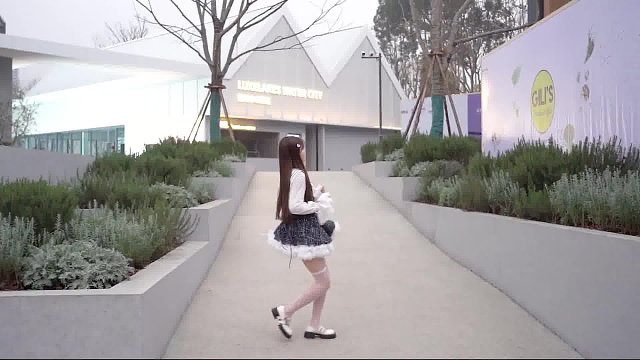 拜托 假装着迷一下吧