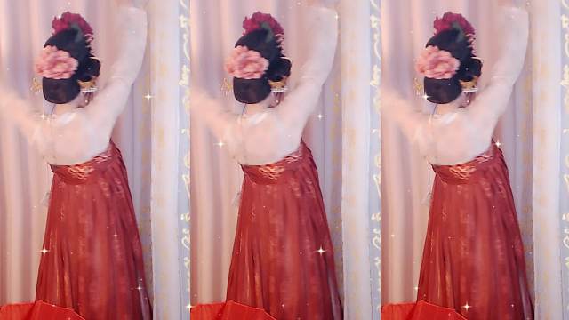 云想霓裳花想容 ​春风拂槛露华浓 若非群玉山头见 会向瑶台月下逢