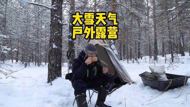 谁能拒绝在睡前刷上一集解压的户外雪中露营