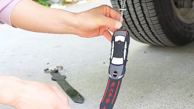 安装简单，更耐磨的汽车静电带，可以消除车身静电，防止被电