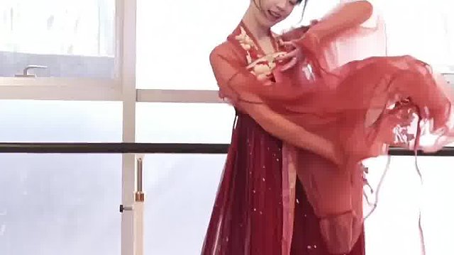 “世俗让人疯癫 句句话偏见”