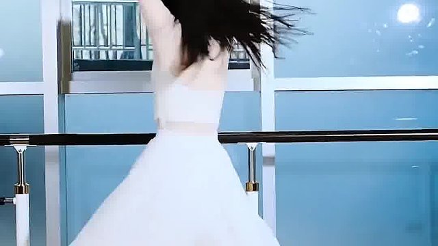 “至于谁喜不喜欢我 我一点兴趣都没有”