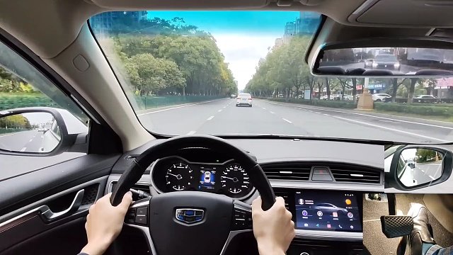 新手学车，应对复杂路况，新手和老司机有哪些区别？