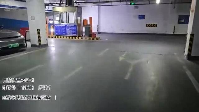 张开朗喝多走前面，女主播走后面被路人调戏落泪诉苦