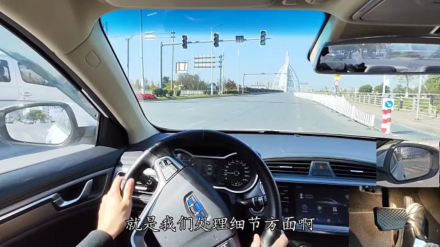 新手学车，新老司机主要区别在于熟练度和细节的处理方式。