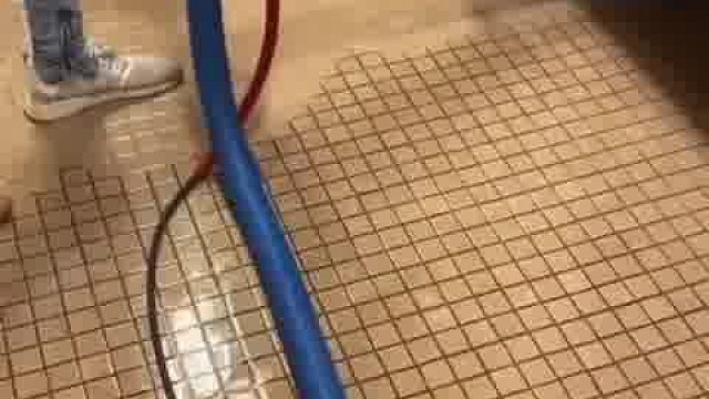 浴室的地有多脏？我以为缝隙本来就是黑的！！